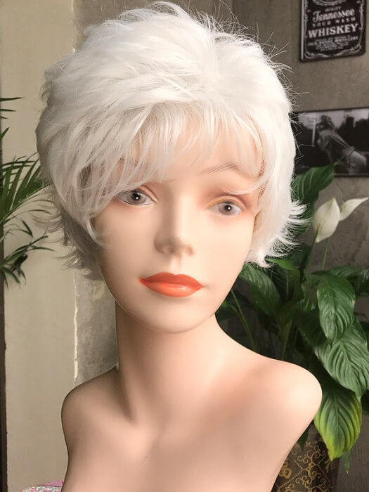 Trendy Short Wigs White Gray Wavy Layered Synthetic Wigs